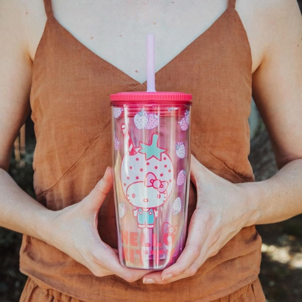 HELLO KITTY Strawberry 20 oz Tumbler